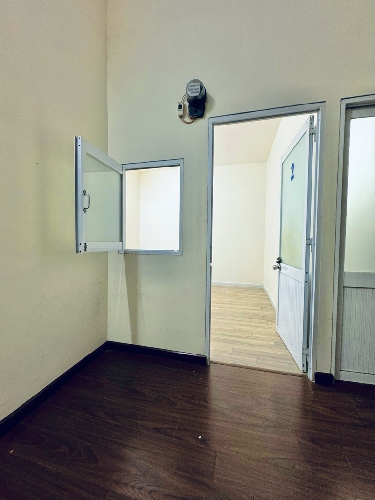 36m2 Tân Khai hơn 4 tỷ, hẻm 3m thông, 3 tầng, 5PN, dòng tiền 18 triệu/M - Ảnh 2